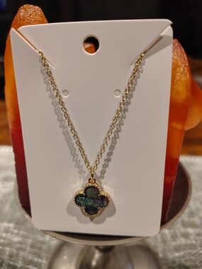 Gold Chain Necklace with Abalone Clover Pendant